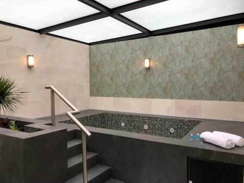 Hotel Kaia Suites