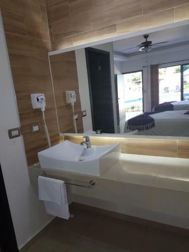 Hotel Yolonam Inn