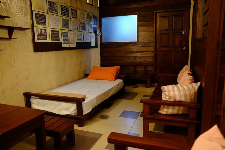 Hotel Tnt Novelty House