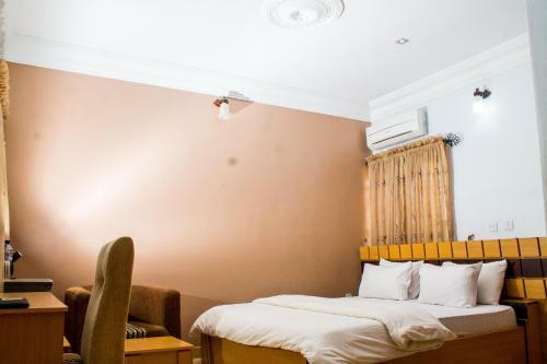 Western Sun International Hotel