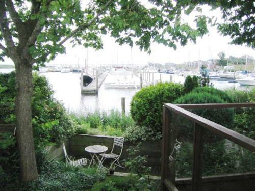 House On The Harbor With Parking And Private Jetty