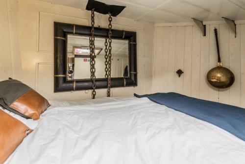 Bed & Breakfast Houseboat R�ussi