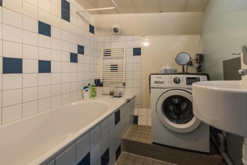 Bed & Breakfast Houseboat R�ussi