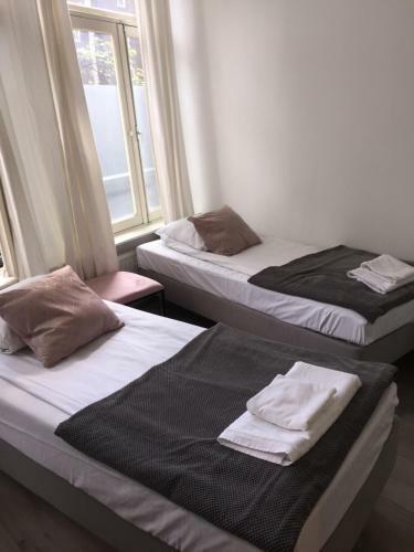 Bed & Breakfast Amsroom - Females Only