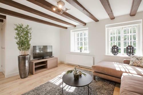 Canal Garden Apartments II By Vgw