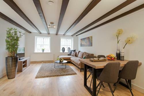 Canal Garden Apartments II By Vgw