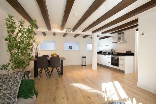 Canal Garden Apartments I By Vgw