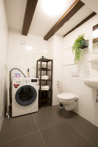 Canal Garden Apartments I By Vgw