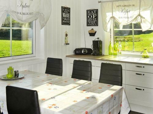 Four-bedroom Holiday Home In Foldereid