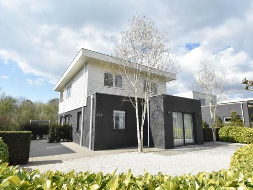 Modern Villa In Harderwijk With Jacuzzi