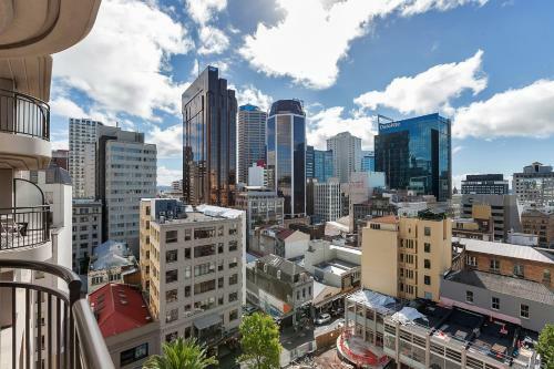 Qv Metropolis Private Apartment With Balcony & Harbour View