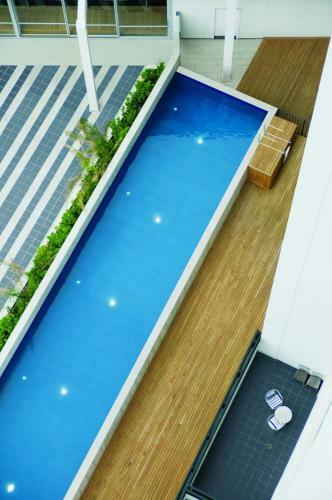 Heart Of Downtown - Sunny Botanical Style Apartment
