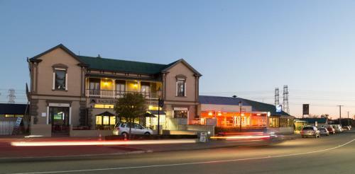 Racecourse Hotel And Motor Lodge