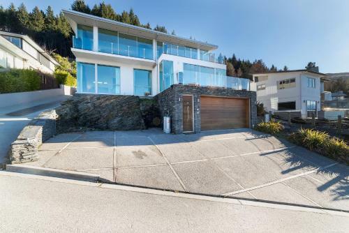 Remarkable Queenstown Lake House