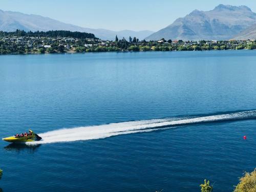 Amazing Queenstown Luxury Apartment