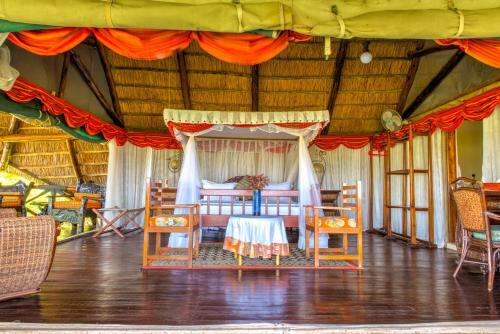 Lodge Manyara Wildlife Safari Camp