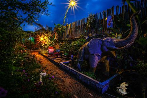 Posada Artist's Place Trat