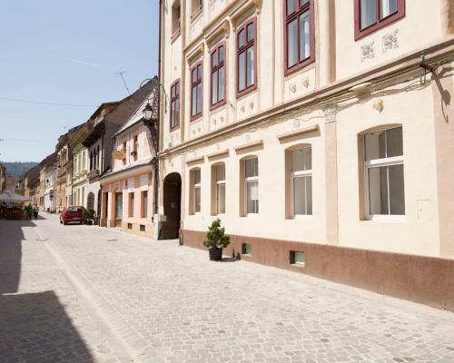 Sunny Old Town Apartment Brasov