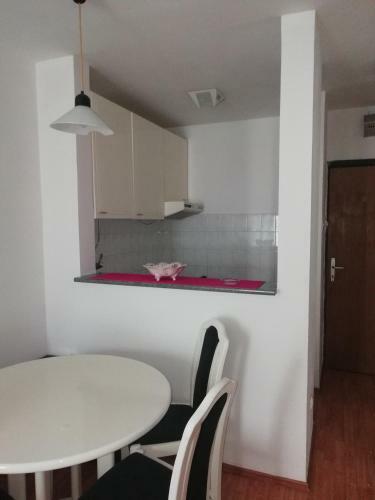 Apartmansko Naselje "jezero"