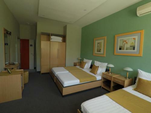 Bed & Breakfast Pansion In Club