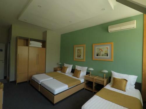 Bed & Breakfast Pansion In Club