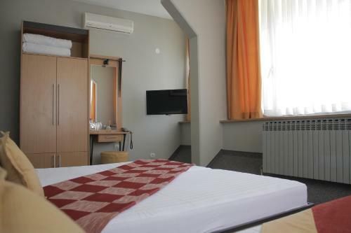 Bed & Breakfast Pansion In Club