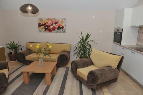 Golden House Apartments