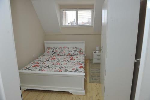 Golden House Apartments
