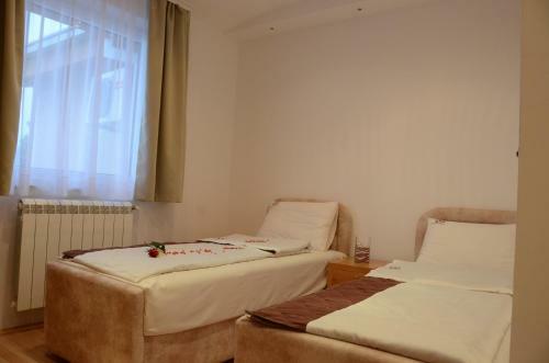 Bed & Breakfast Hotel Mk, Plavi Restoran, Loznica