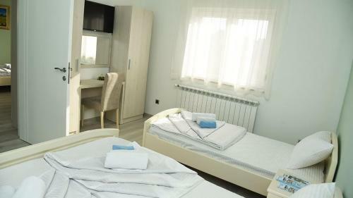 Bed & Breakfast Hotel Mk, Plavi Restoran, Loznica
