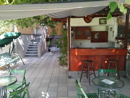 Hostal Laguna Green Guest House