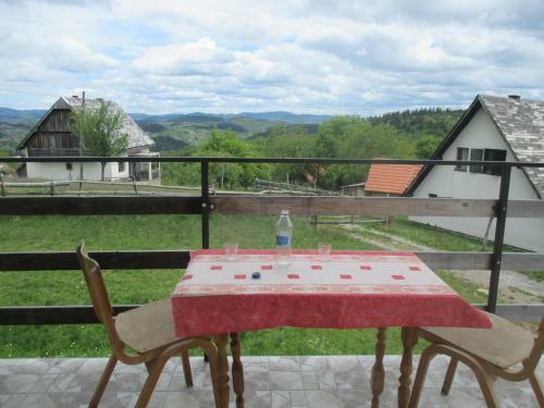 Hostal Guesthouse Borovi
