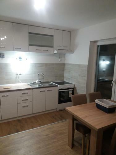 Apartman Jana Do Kraljevih Cardaka
