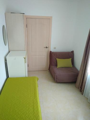 Hostal Guesthouse Samburova 210