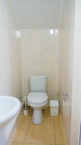 Hostal Guesthouse Samburova 210