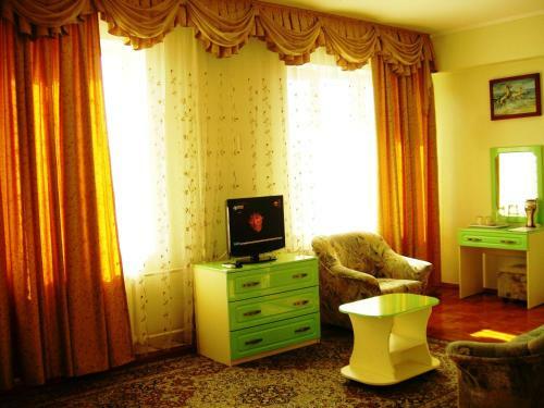 Yakor Hotel