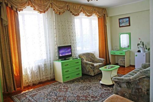 Yakor Hotel