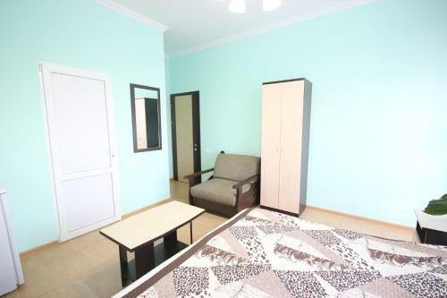 Hostal Karolina Guest House