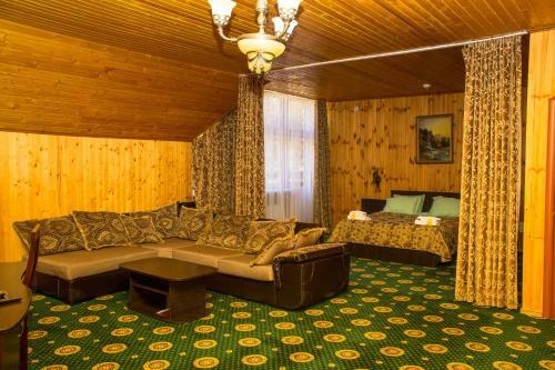Hotel Snezhniy Bars Dombay