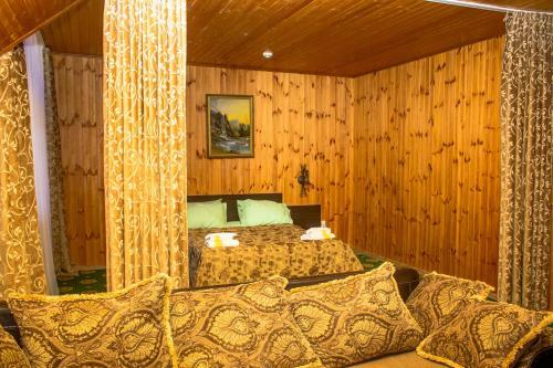 Hotel Snezhniy Bars Dombay