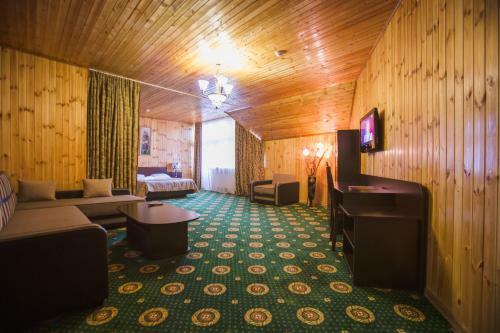 Hotel Snezhniy Bars Dombay
