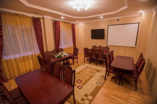 Hotel Snezhniy Bars Dombay