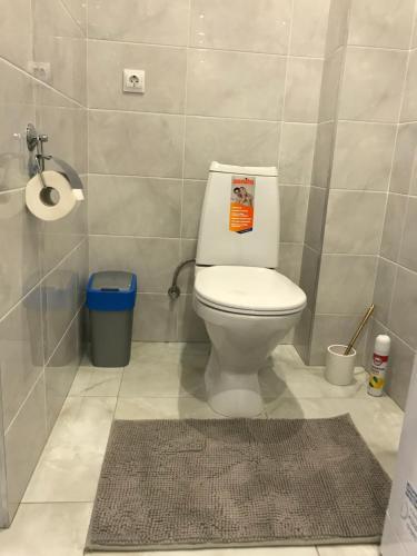 Apartamento Guest House On Kholostyakova 6