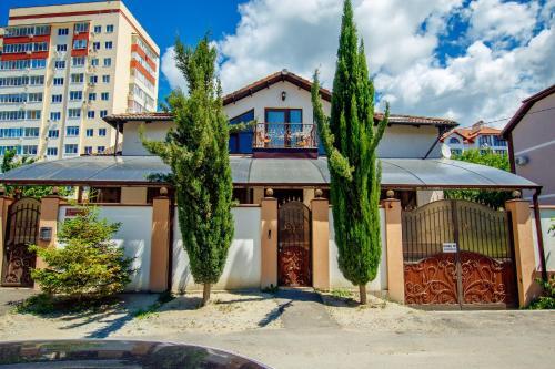 Hostal Guest House On Kabardinskoy 1