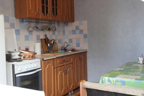 Apartment On Aviatorov 44