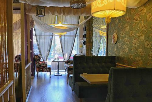 Oktyabrskaya Hotel
