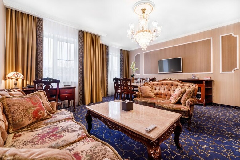 Hotel Dinastiya