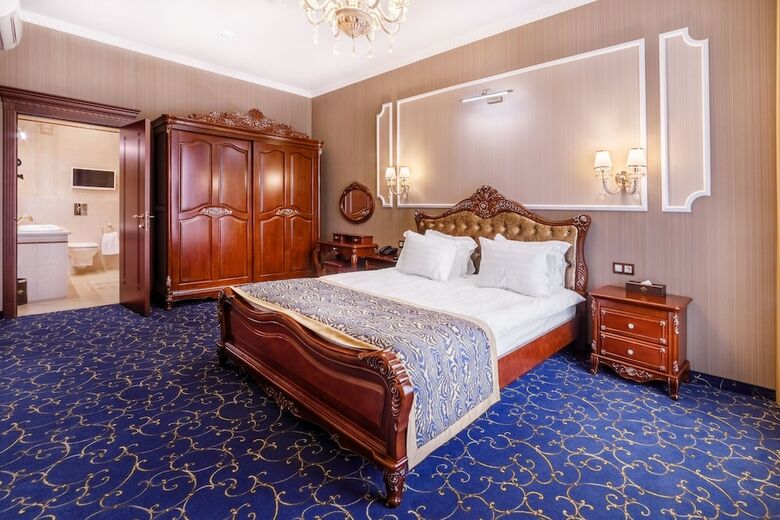 Hotel Dinastiya