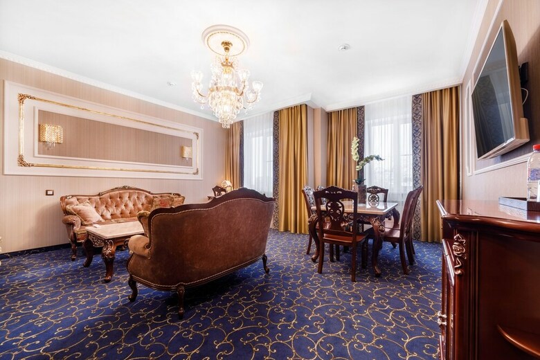 Hotel Dinastiya