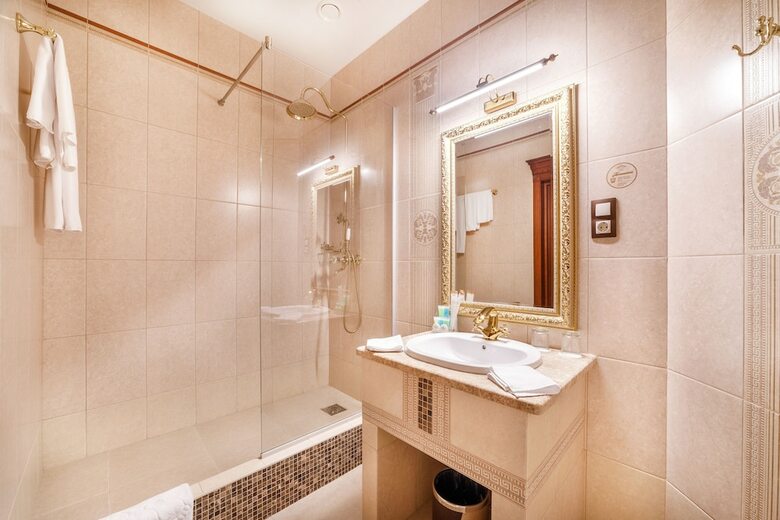 Hotel Dinastiya